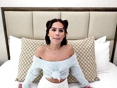 Amateur, Sucer une bite, Brunette brune, Collège université, Pov, Chatte, Rasée, Adolescente