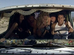 Sucer une bite, Voiture, Groupe, Branlette thaïlandaise, Mère que j'aimerais baiser, Orgie, Nénés, Rétro ancien