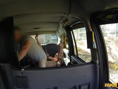 Tetas grandes, Mamada, Coche, Corrida, Penetracion con dedos, Lamidas, Al aire libre, Pov