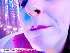 Dominacion femenina, Besar