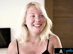 Grote kont, Grote mammen, Vingeren, Lesbisch, Moeder die ik wil neuken, Natuurlijke tieten, Realiteit, Trio