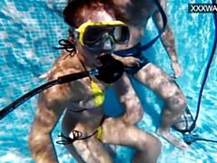 Grosse titten, Blasen, Braunhaarige, Hardcore, Hd, Pool, Öffentlich, Titten