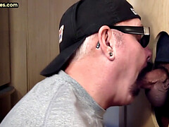 Leie, Blasen, Schwul, Schwanzloch, Handjob, Reif, Pov, Tätowierung