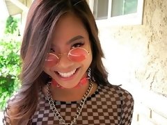 Asiatique, Brunette brune, En levrette, Fétiche, Branlette thaïlandaise, Hard, Rasée, Adolescente