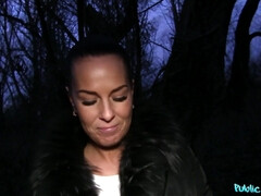 Culo, Mamada, Botas, Morena, Madres para coger, Al aire libre, Pov, Público