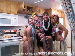 Любители, Блондинки, Подружка, Невинные, Обнаженные, Вечеринка, На публике, Влажная