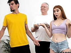 18 ans, Gros cul, Sucer une bite, En levrette, Seins naturels, Rousse roux, Adolescente, Nénés