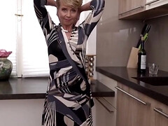 Большие сиськи, Минет, Грудастые, Глубокая глотка, Женщины, Зрелые, Соски, Чулки