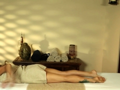 Tattooed babe pussyfucked during massage