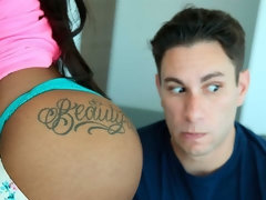 Tetas grandes, Mamada, Morena, Estilo perrito, Ébano, Pajear, Interracial, Tatuaje