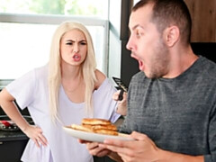 Enthousiasteling, Grote lul, Blond, Pijpbeurt, Hondjeshouding, Keuken, Tiener, Tieten likken