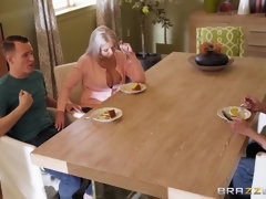 Блондинки, Измена, Кончили внутрь, Джинсы, Милф, Пирсинг, Реалити, Стринги