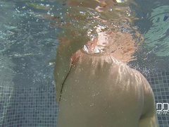 デカパイ, ビキニ, 巨乳な, ヒール, アウトドア, ルーマニア人, ソフトコア, 一人