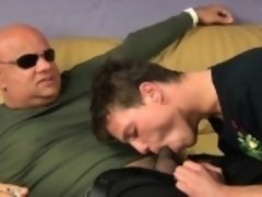 DILF cocksucks escort twink till cum in mouth